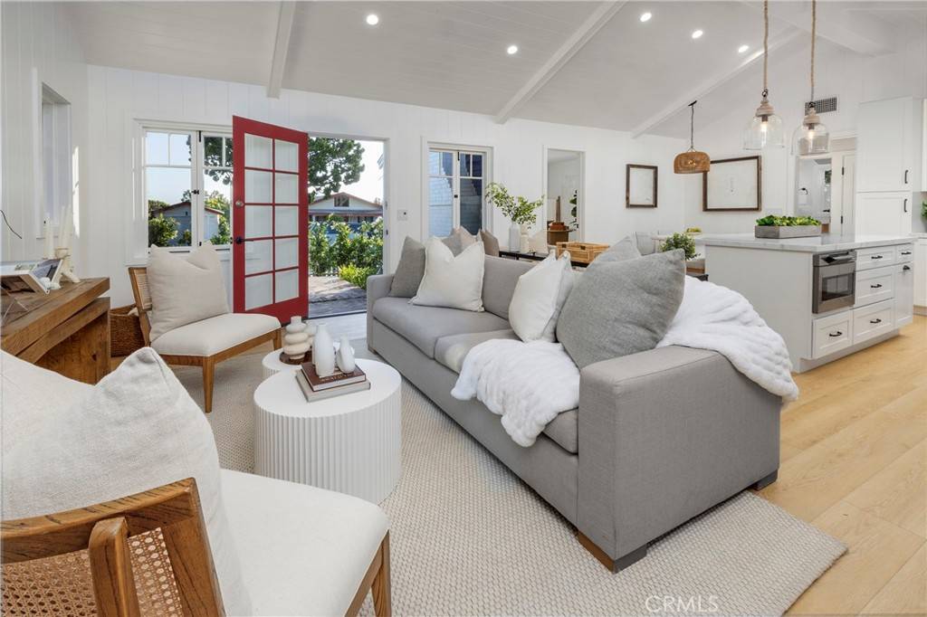 Laguna Beach, CA 92651,556 Through ST