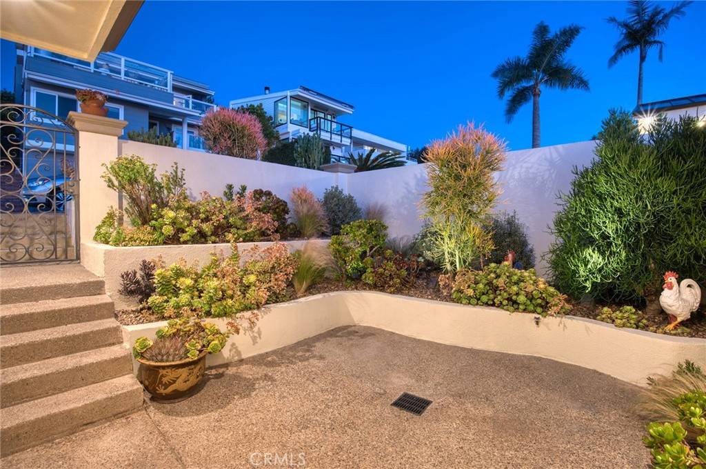 Laguna Beach, CA 92651,1155 Katella ST