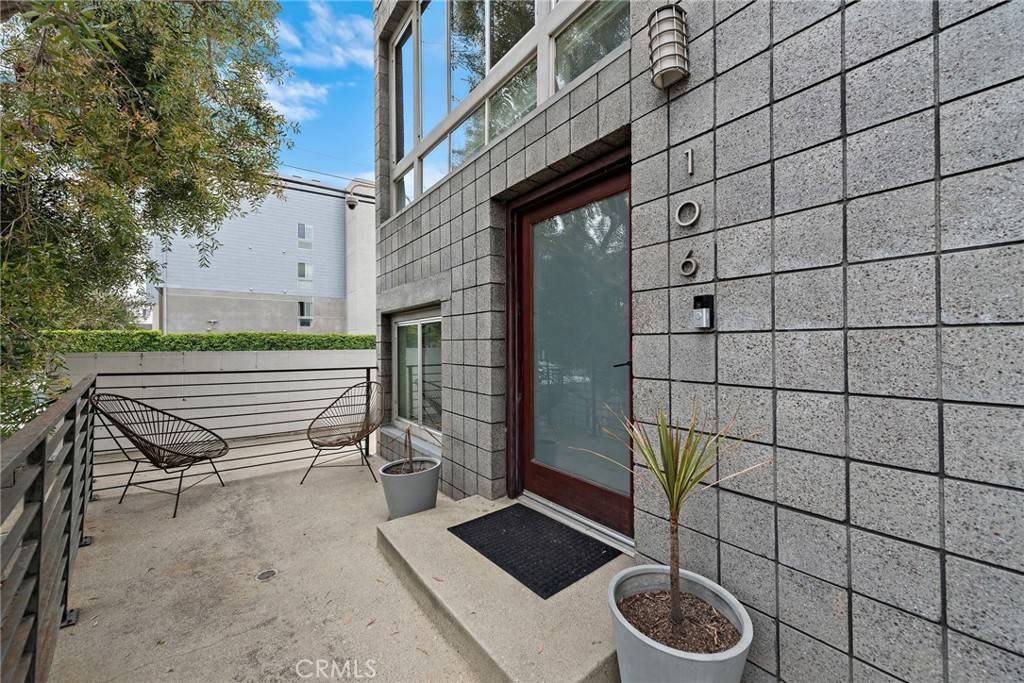 Los Angeles, CA 90066,4151 Redwood AVE #106