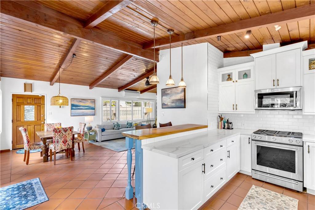 Dana Point, CA 92629,24932 La Cresta DR