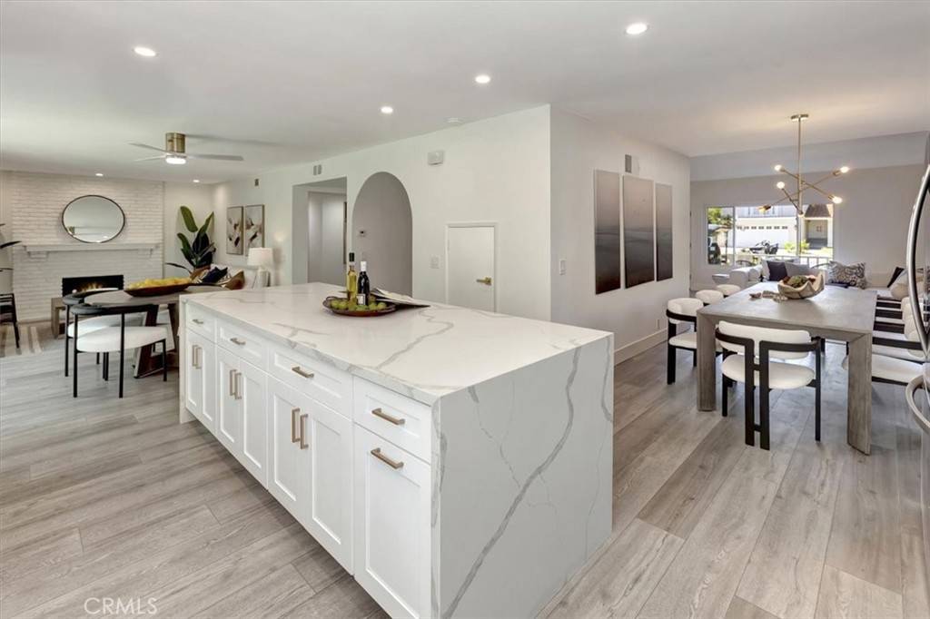 Mission Viejo, CA 92691,23772 Singapore ST