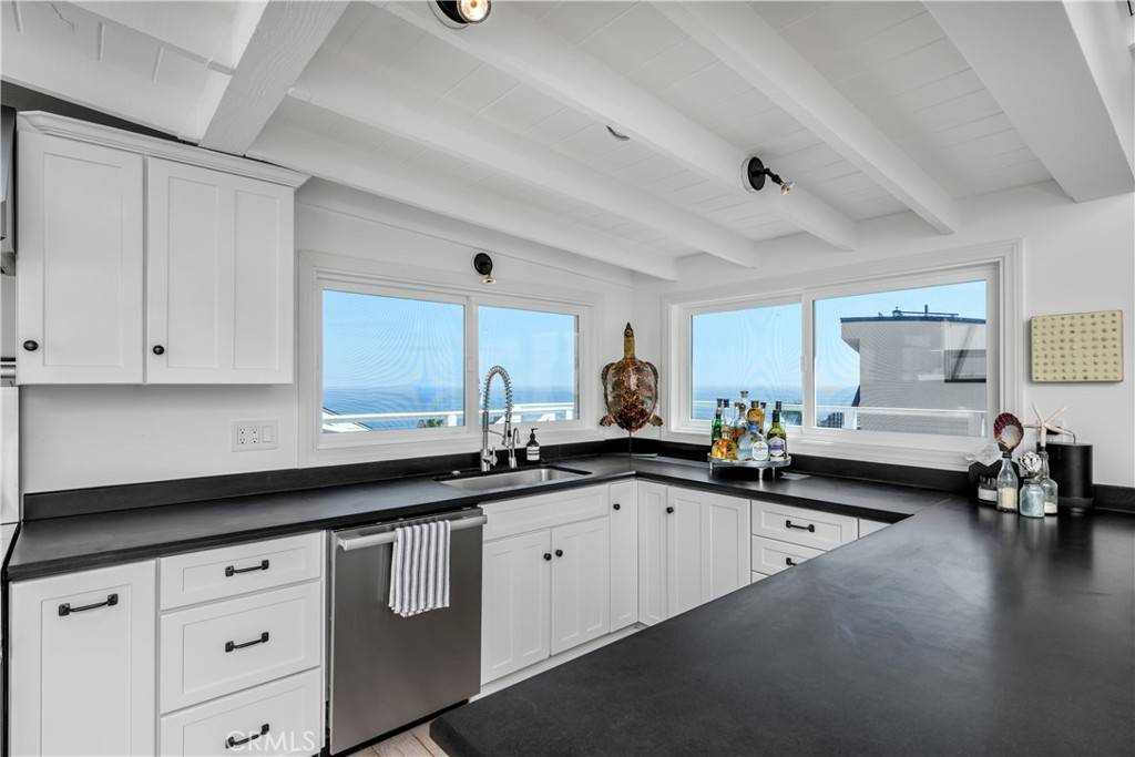 Laguna Beach, CA 92651,31875 Circle DR