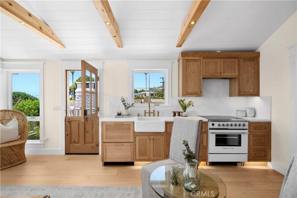 Laguna Beach, CA 92651,31721 Fairview RD #UPPER
