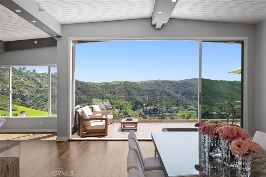 Laguna Beach, CA 92651,2085 Temple Hills DR