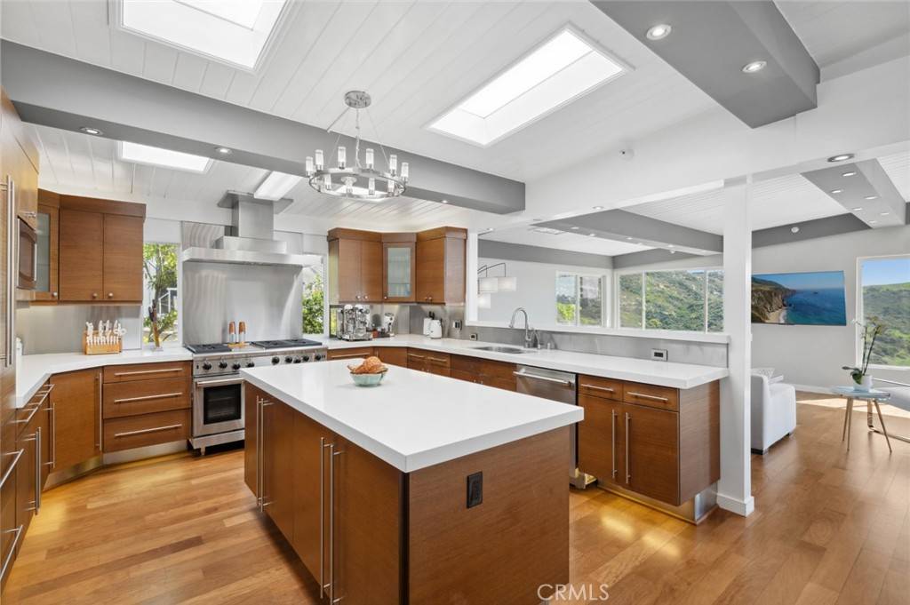 Laguna Beach, CA 92651,2085 Temple Hills DR