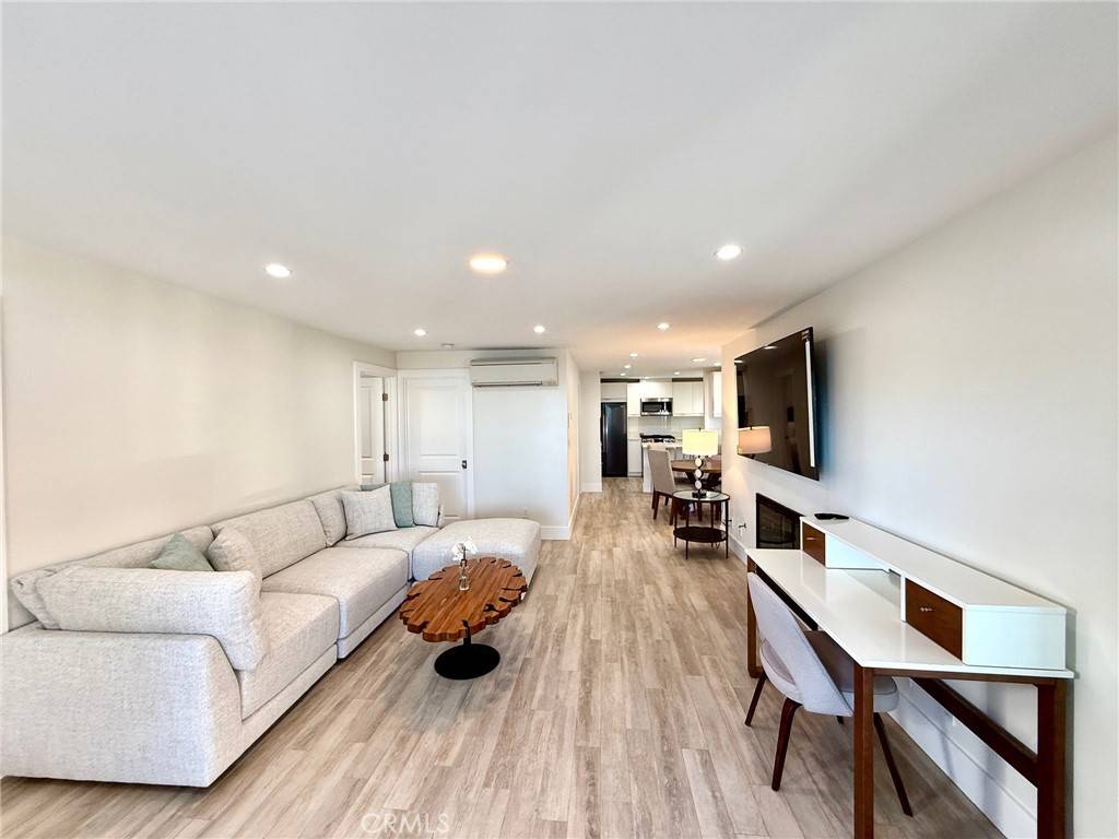 Laguna Beach, CA 92651,827 Cliff DR