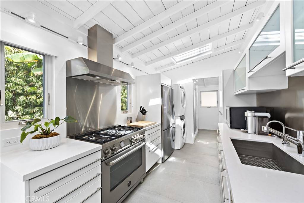 Laguna Beach, CA 92651,241 Fairview ST
