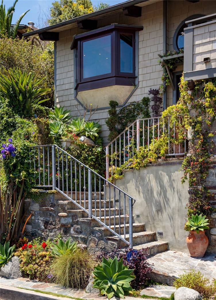 Laguna Beach, CA 92651,530 High DR