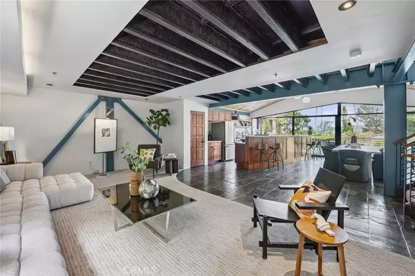 Laguna Beach, CA 92651,686 Diamond ST