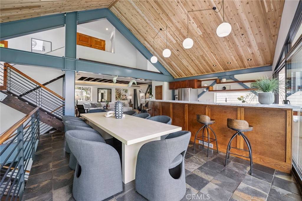 Laguna Beach, CA 92651,686 Diamond ST