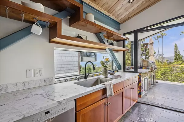 Laguna Beach, CA 92651,686 Diamond ST