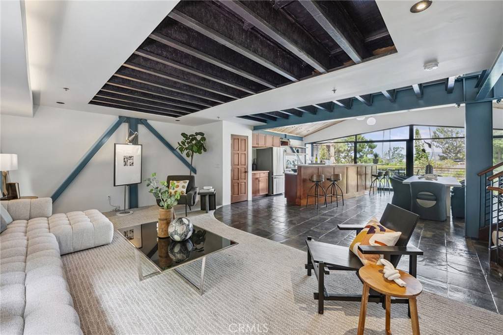 Laguna Beach, CA 92651,686 Diamond ST