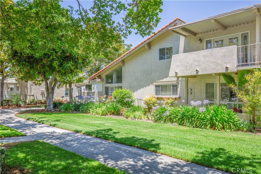 Laguna Woods, CA 92637,2164 Via Mariposa E #D