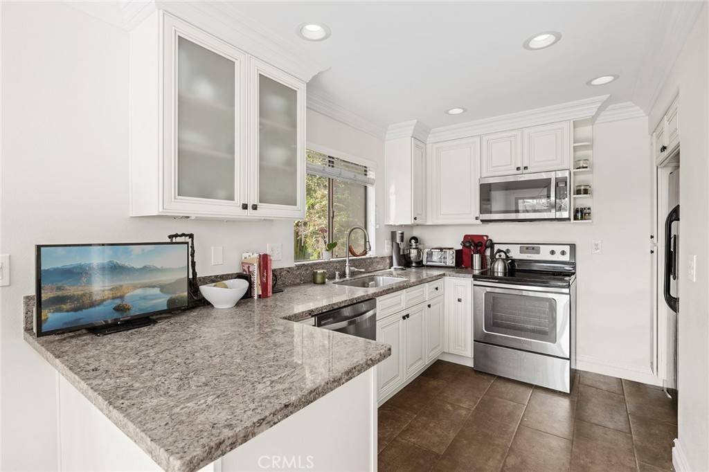Laguna Beach, CA 92651,422 Cypress ST