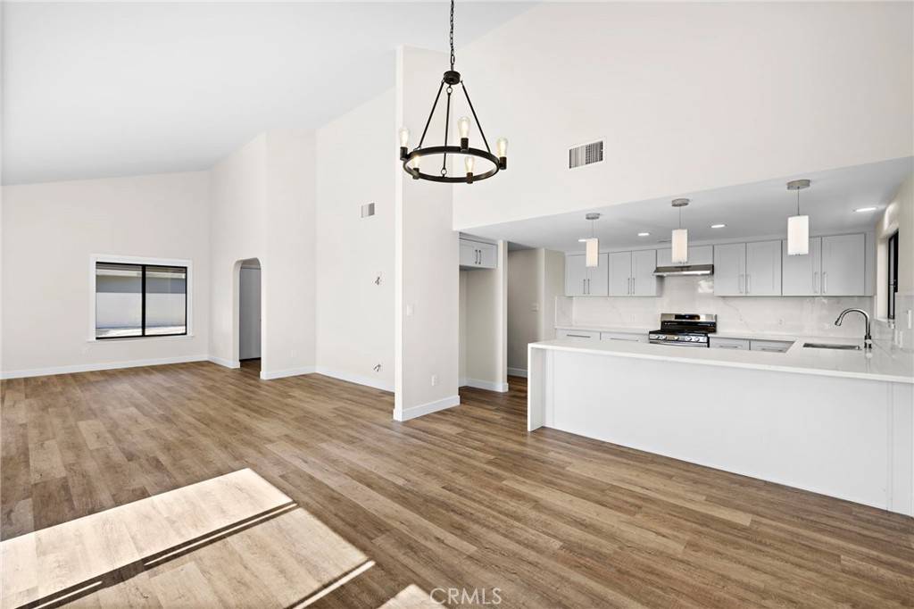Laguna Beach, CA 92651,21542 Anns LN