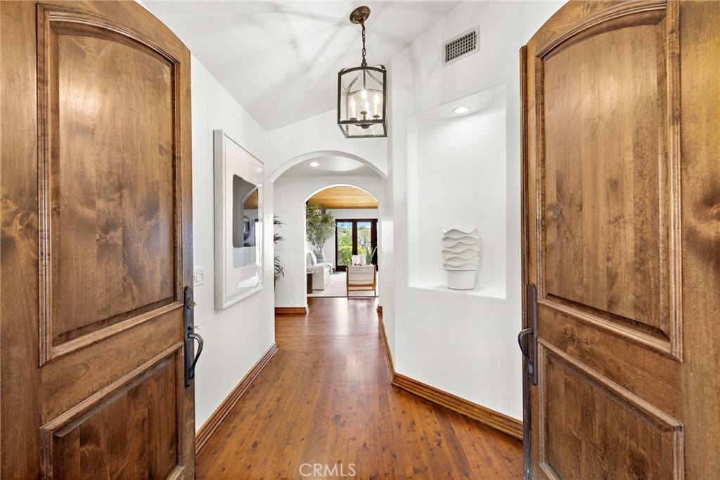 Laguna Beach, CA 92651,2575 Temple Hills DR