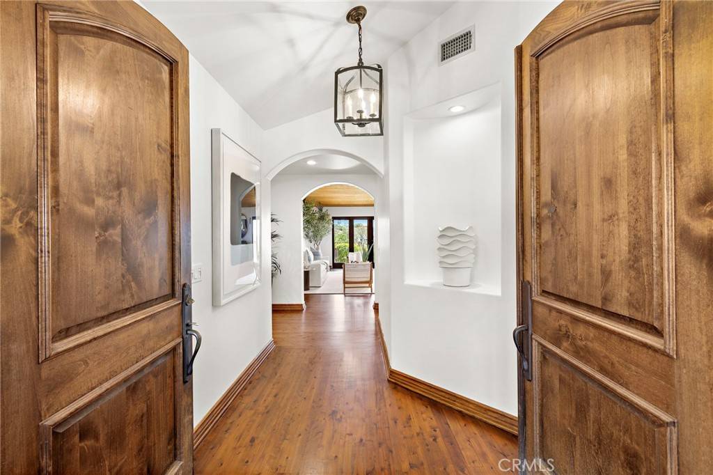 Laguna Beach, CA 92651,2575 Temple Hills DR