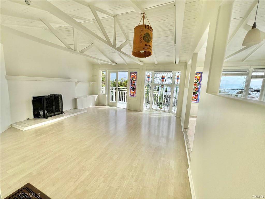 Laguna Beach, CA 92651,2260 Glenneyre ST