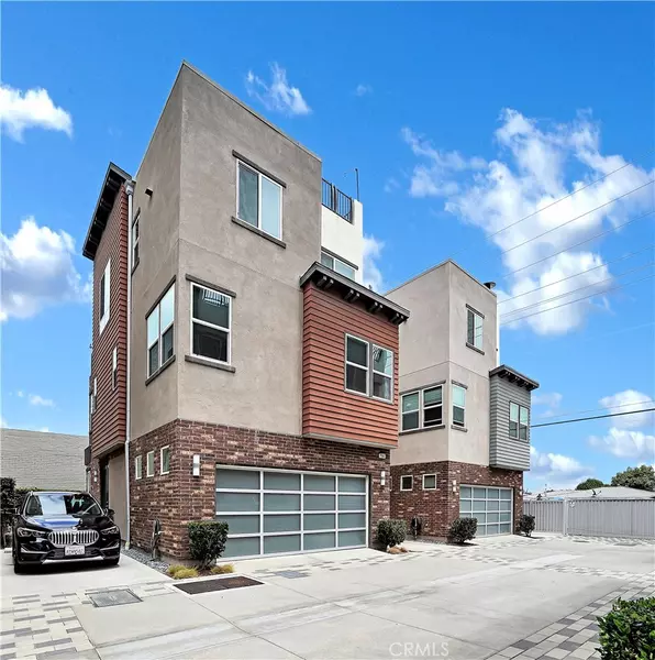780 Wonder LN, Costa Mesa, CA 92627