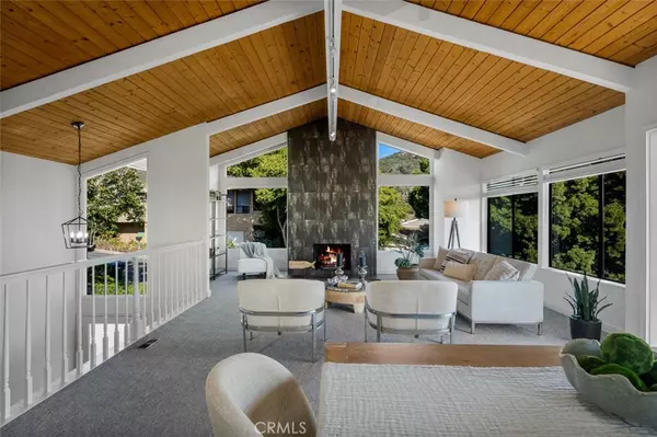 Laguna Beach, CA 92651,933 Meadowlark DR