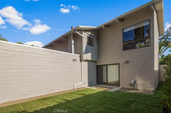 Laguna Beach, CA 92651,933 Meadowlark DR