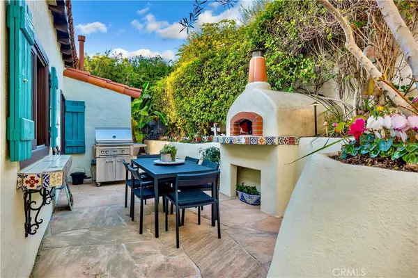 Laguna Beach, CA 92651,802 Rembrandt DR