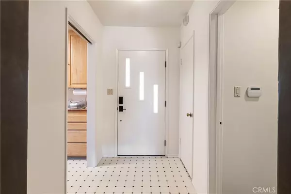 Brea, CA 92821,616 S Poplar