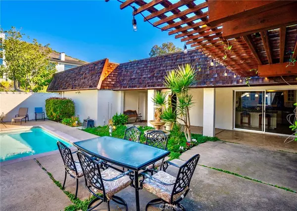 Laguna Beach, CA 92651,481 Dartmoor ST