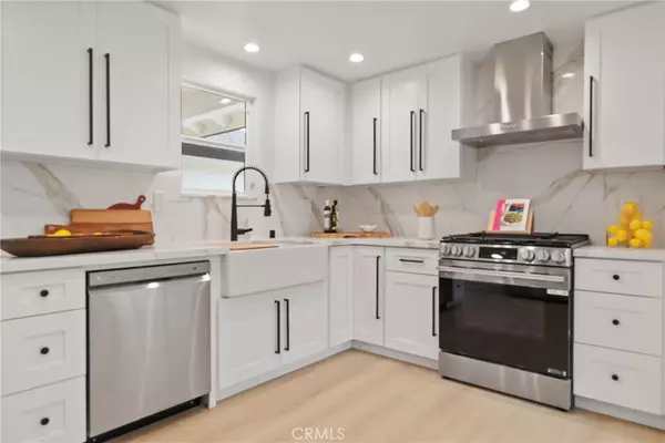 Newport Beach, CA 92660,2316 La Linda