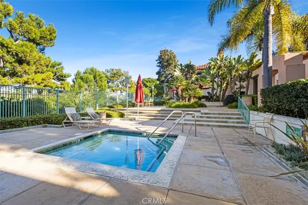 Newport Beach, CA 92660,320 Villa Point