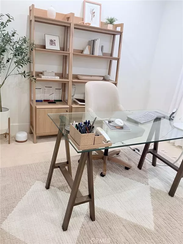 Corona Del Mar, CA 92625,514 Fernleaf