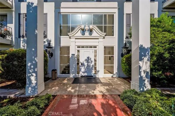 Newport Beach, CA 92663,300 Cagney LN #102