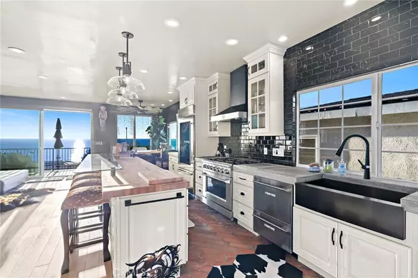 Laguna Beach, CA 92651,2979 Terry