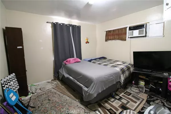 Montebello, CA 90640,336 N Poplar AVE