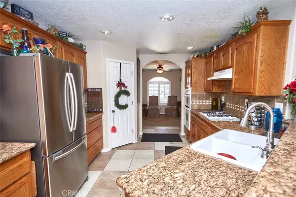 17390 Cochise ST, Hesperia, CA 92345