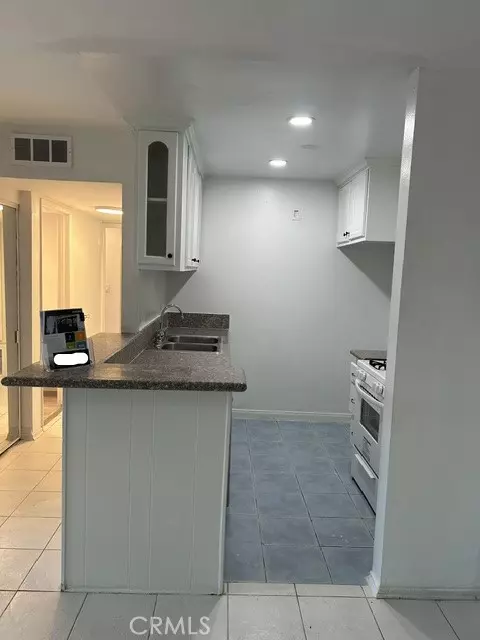 Tarzana, CA 91356,18620 Hatteras ST #272