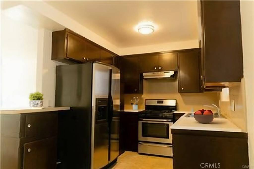 Inglewood, CA 90301,919 E La Palma DR #4