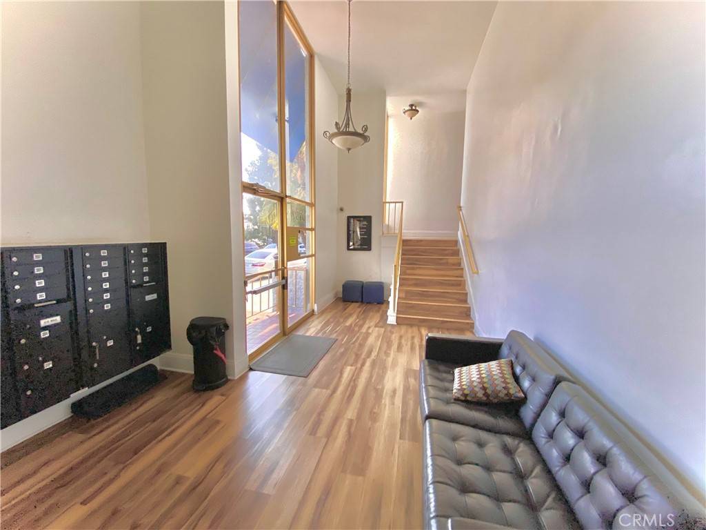 Long Beach, CA 90803,3707 E Livingston DR #403