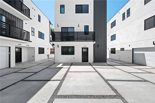 6702 Kester AVE, Van Nuys, CA 91405