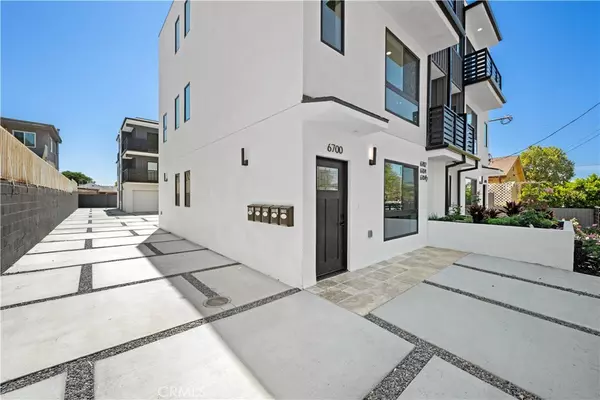 Van Nuys, CA 91405,6704 1/2 Kester AVE