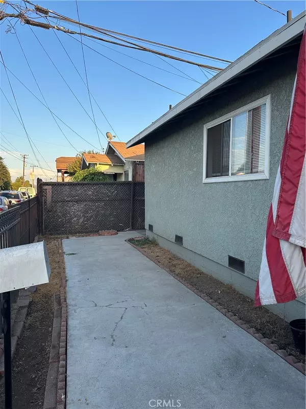 Los Angeles, CA 90022,4742 Eagle ST