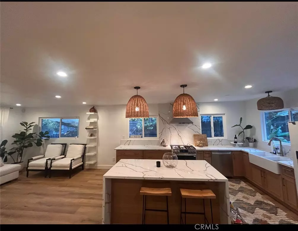 Los Angeles, CA 90042,961 Terrace 49