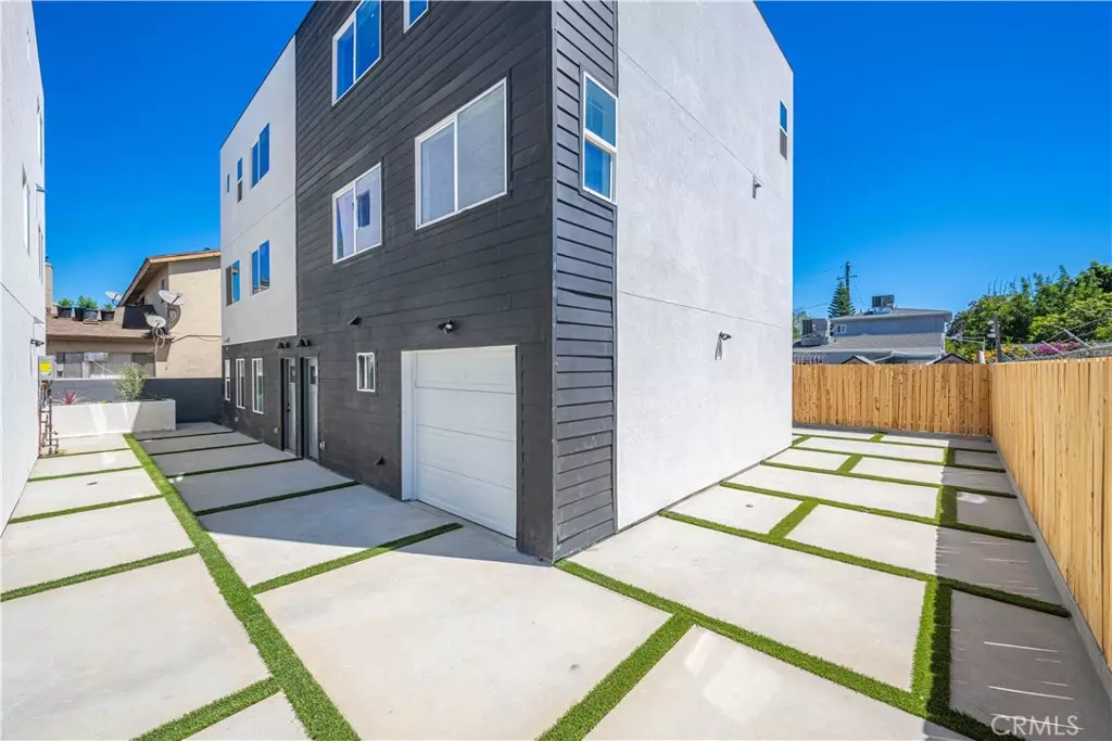 Van Nuys, CA 91405,6834 Hazeltine AVE #3