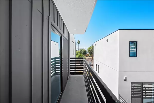 Van Nuys, CA 91405,6704 1/2 Kester AVE