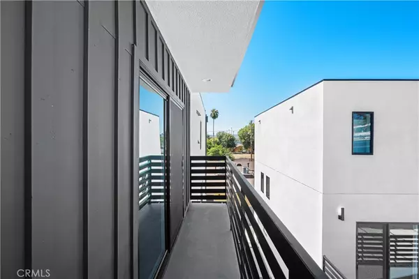 Van Nuys, CA 91405,6704 1/2 Kester AVE