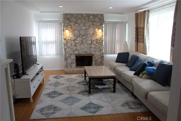 Los Angeles, CA 90047,9812 S Denker