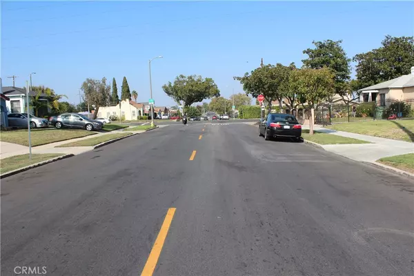 Los Angeles, CA 90047,9812 S Denker