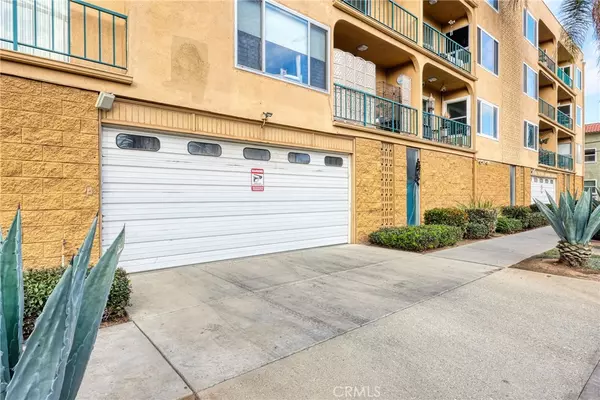 Long Beach, CA 90803,3665 E E 1st Street #205