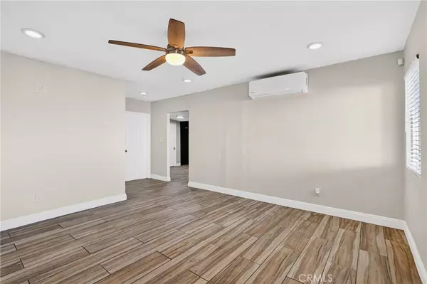 Compton, CA 90220,806 W Spruce ST