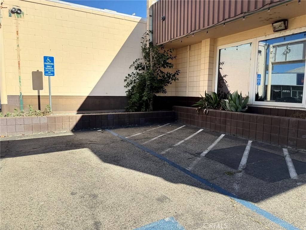 1327 W 18th ST, Merced, CA 95340